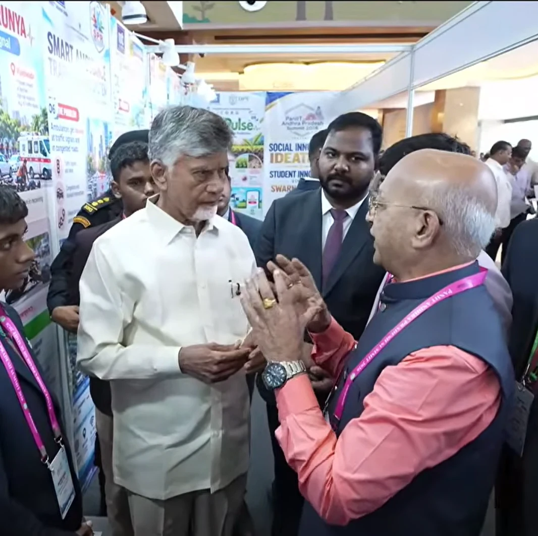 The Chief Minister with Prof. IVM Murali Krishna at the ICORG Ideathon booth.
